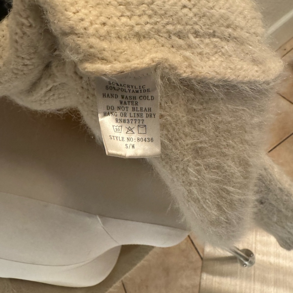 Cream sweater - Picture 4 of 4